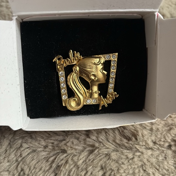 1998 Barbie Collectibles Avon Loves Barbie Pin - Picture 5 of 13